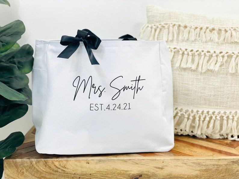 Personalized Bride Bag, Engagement gift, Bride Tote Bags, Wedding Gift, Bridal Shower Gift, Gift For Bride, Bridal Gift, Honeymoon Gift, Tote Bag for Bride