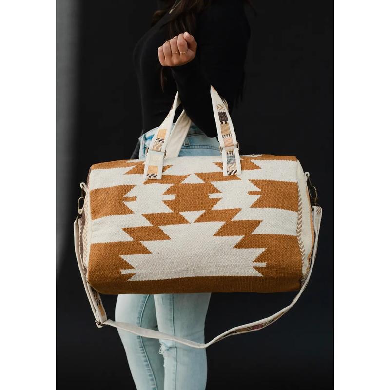 Aztec Style Duffel Bag with Zipper Closure and Interior Pockets - Spacious Design for Travel Essentials