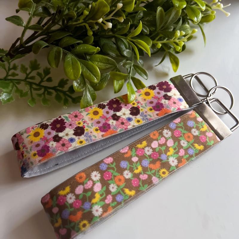 Taylor Floral Wristlet