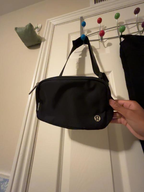 Lululemon Athletica Everywhere Belt Bag, Black, 7.5 x 5 x 2 inches uniqlo sidebag mom bag women wallet white elegant crossbody & shoulder bags