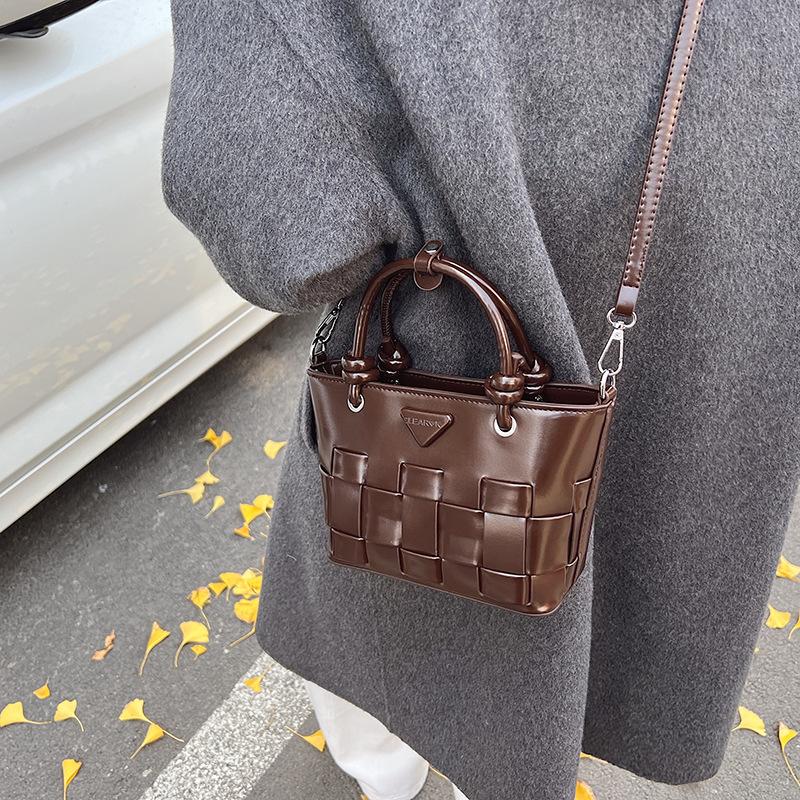 Autumn Winter Retro Hand Holding Bucket Bag High-Grade Women's Bag Ins Design Woven Vegetable Basket Messenger Bag Fashion Bag