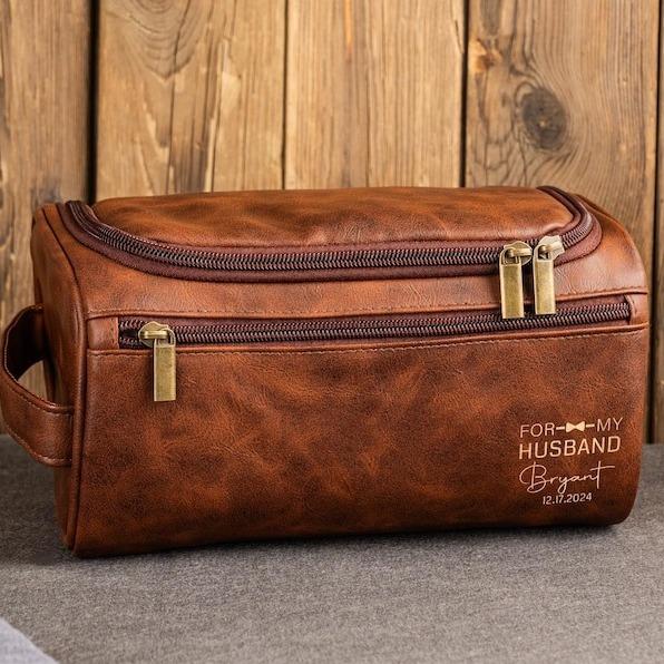 Personalized Men's Leather Toiletry Bag, Groomsmen Gifts, Men's Leather Accessory, Anniversary Gift for Him, Christmas Gift for Men