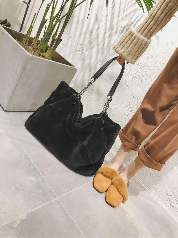 Women's Elegant Minimalist Fluffy Tote Bag, Tote Bags for School Casual Versatile Trendy Fuzzy Shoulder Bag with Chain Strap, 2024 New Tote Bag for Fall & Winter