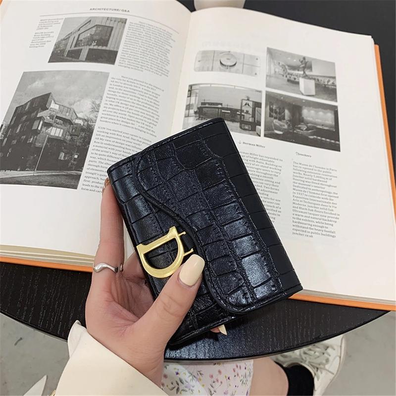 Small Fashion Luxury Brand Leather Wallet for Women with Multi-Card Slots and Anti-Demagnetization