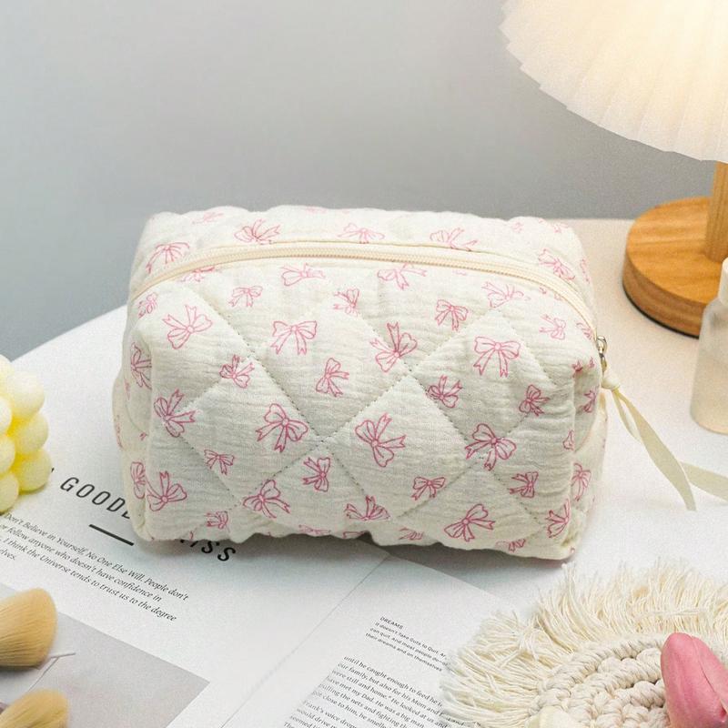 Cute Bow Make Up Bag Cute Bow Knot Pattern Toiletries Bag Travel Make Organizer Zipper Pouch,Quilted Cosmetics Bag, Stylish Foldable Commuter Makeup Bag For Brushes  Coquette Aesthetic Cosmetic Bag For Gift ,Friend ,Girls ,Student Quilted Floral Flow