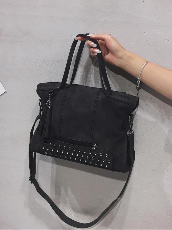 Women's Punk Style Rivet Design Tote Bag, Fashionable Solid Color Shoulder Bag with Charm for Daily Used, Casual Trendy Versatile High-quality Daily Commuting Bag