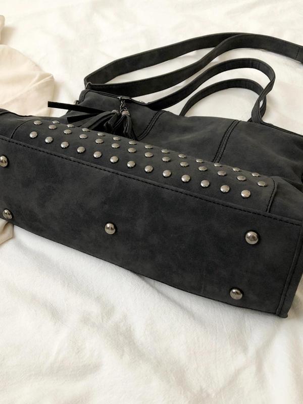 Women's Punk Style Rivet Design Tote Bag, Fashionable Solid Color Shoulder Bag with Charm for Daily Used, Casual Trendy Versatile High-quality Daily Commuting Bag